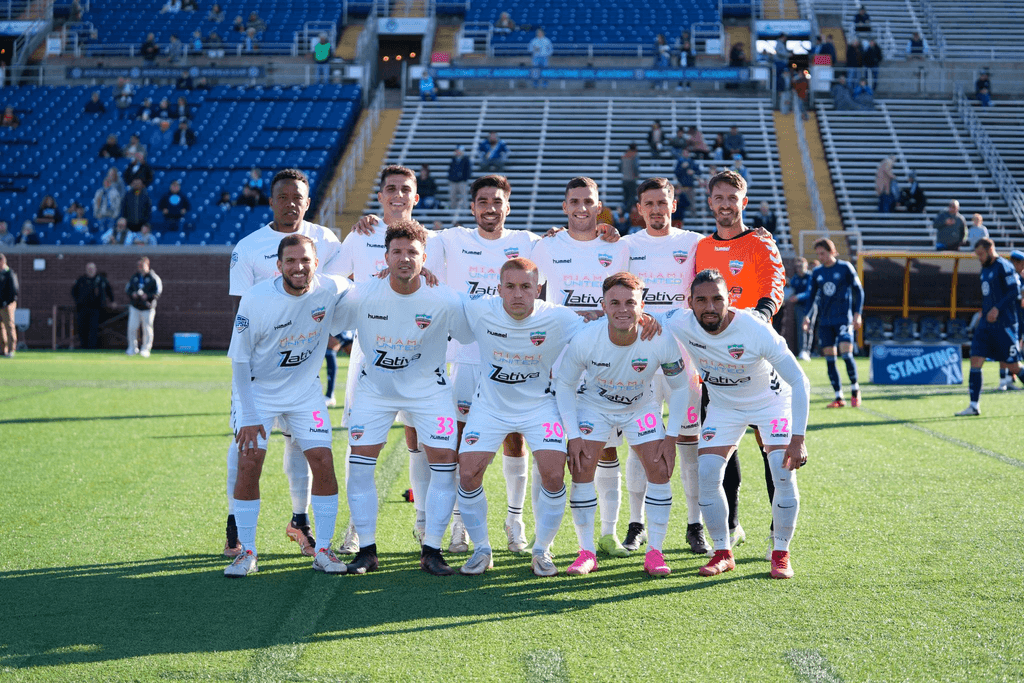 club picture white kit